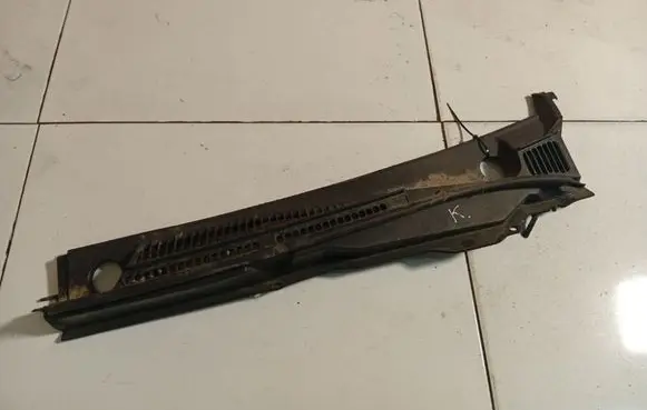 Suzuki Grand Vitara II Wiper trim 7732065J00