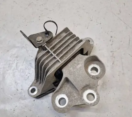 Engine mount bracket