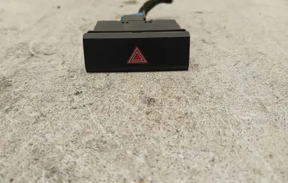 Volkswagen Touareg II Hazard light switch 7P6953509A