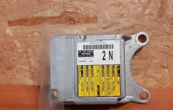 Toyota Prius (XW30) Airbag control unit/module 8917047220 1503006442