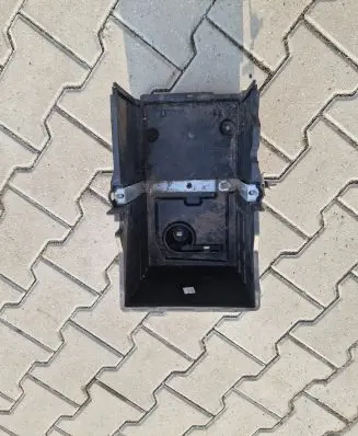 Battery box tray