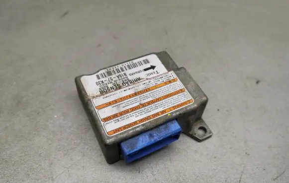 Mazda 323 F Airbag control unit/module B16A57K30