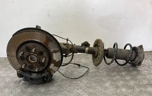 Nissan Juke I F15 Front wheel hub spindle knuckle