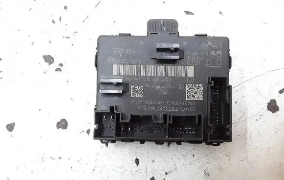 Volkswagen PASSAT B8 Door control unit/module