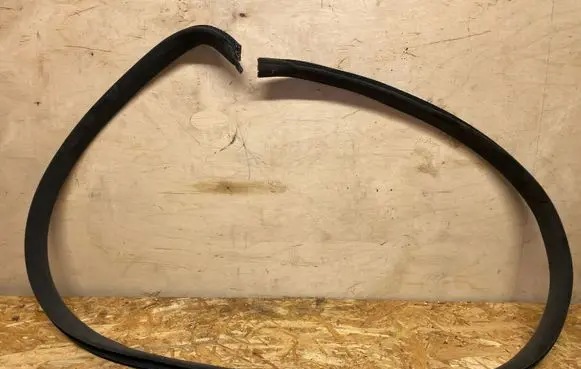 BMW 8 E31 Front door rubber seal 