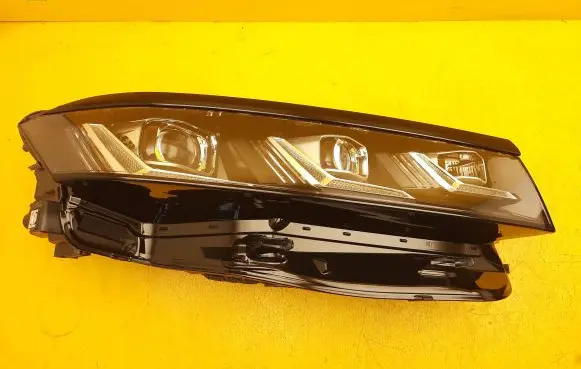 Volkswagen Touareg III Headlight/headlamp 761941082H