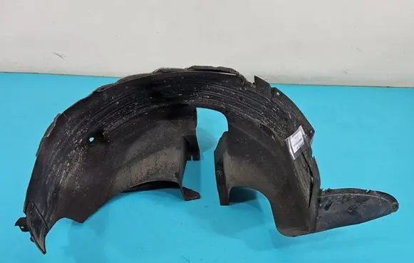 Rear arch fender liner splash guards