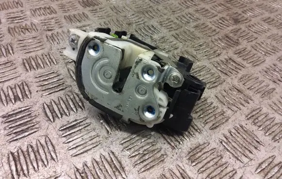 Mitsubishi Outlander Front door lock