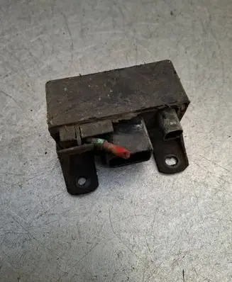 Mercedes-Benz E W211 Glow plug pre-heat relay 