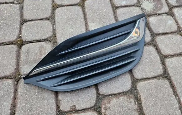 Opel Insignia B Front bumper upper radiator grill 39112221