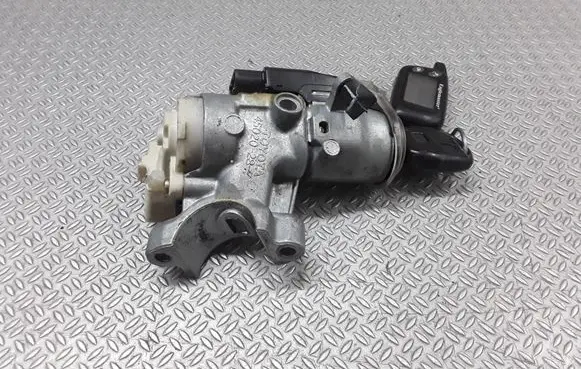 Toyota Avensis Verso Ignition lock 45020287