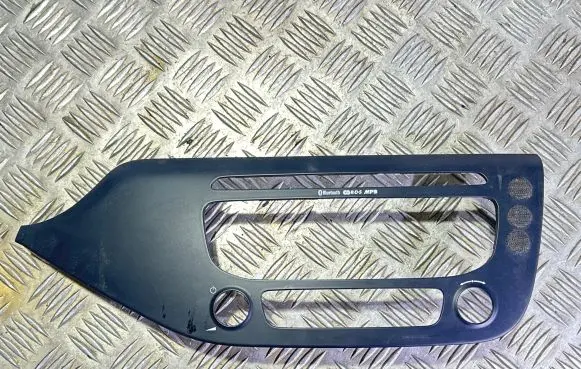 KIA Ceed Radio/GPS head unit trim 84740A2000