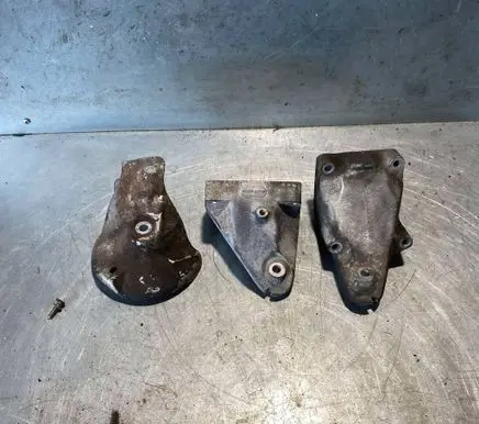 Mercedes-Benz C AMG W202 Engine mounting bracket 1042230804 1042230904