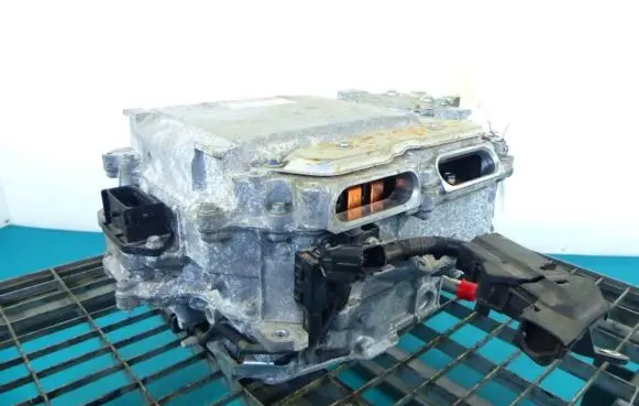 Voltage converter inverter