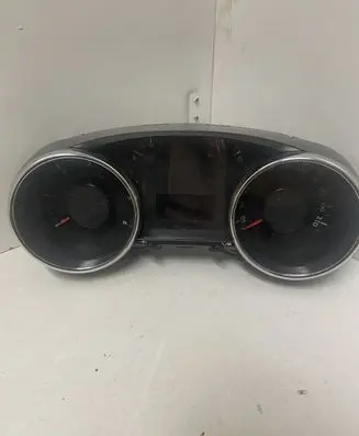 Peugeot 5008 Speedometer (instrument cluster) 9804210980