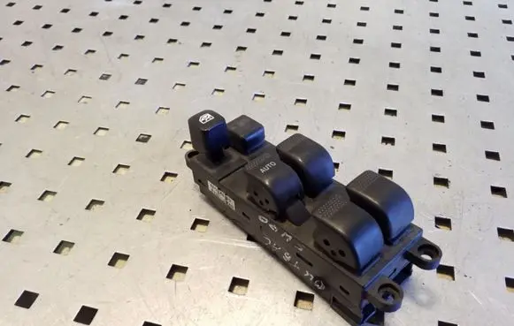 Subaru Outback Electric window control switch 83071AE020