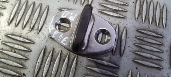 Volkswagen Golf V Front door lock loop/hook striker 1K0837033