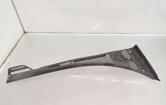 BMW 5 E34 Wiper trim 1946126