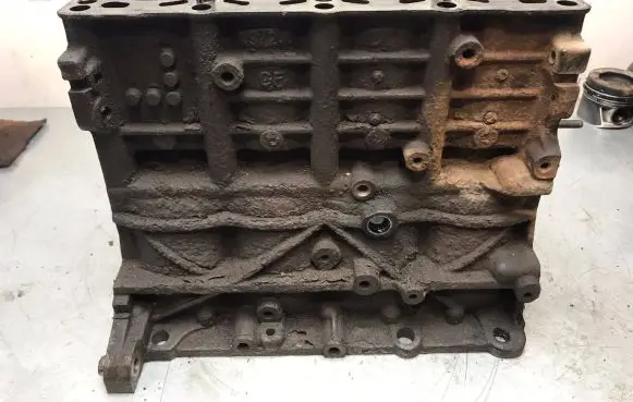 Volkswagen Golf V Engine block 038103021CF 038021CF BKD