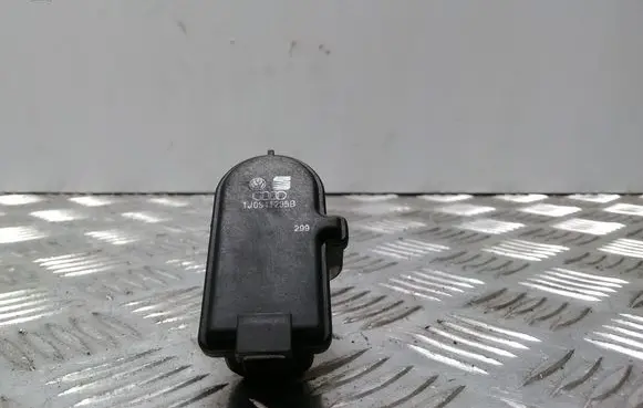 Volkswagen Golf IV Headlight level adjustment motor 1J0941295B