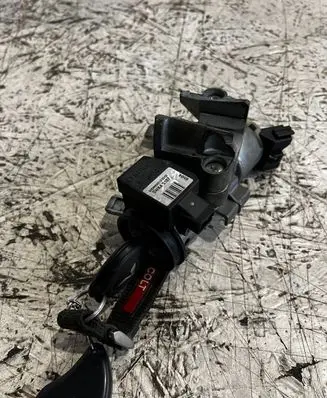 Mitsubishi Colt Ignition lock