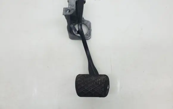 Mercedes-Benz CLS C219 Brake pedal A2112900119