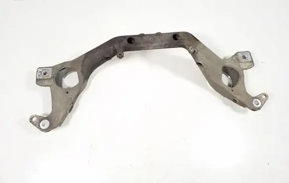 Audi Q7 4L Engine mounting bracket 7L6199207B