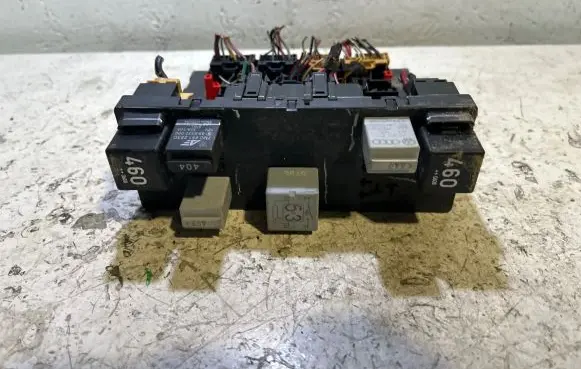 Volkswagen Golf V Fuse box set 3C0937049E 00346192 H37S1002
