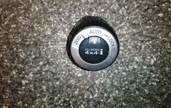 Nissan X-Trail T31 Differential lock switch 
