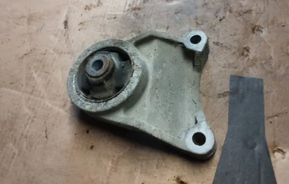 Toyota RAV 4 (XA30) Gearbox mount