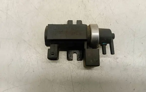 BMW 5 E39 Turbo solenoid valve 