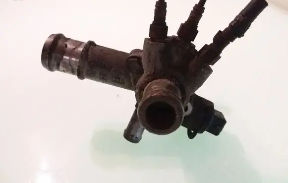 Audi A3 S3 8L Engine coolant pipe/hose 038121133A