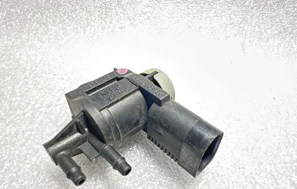 Audi A4 S4 B6 8E 8H Turbo solenoid valve 1J0906283C