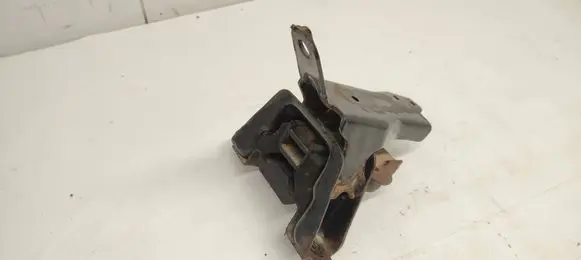 Peugeot 108 Engine mount bracket B5888