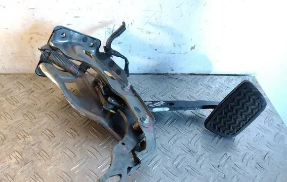 Toyota Land Cruiser (J150) Brake pedal 