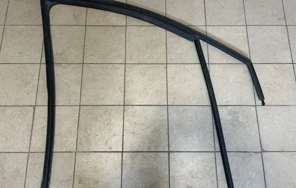 Renault Captur Front door rubber seal 