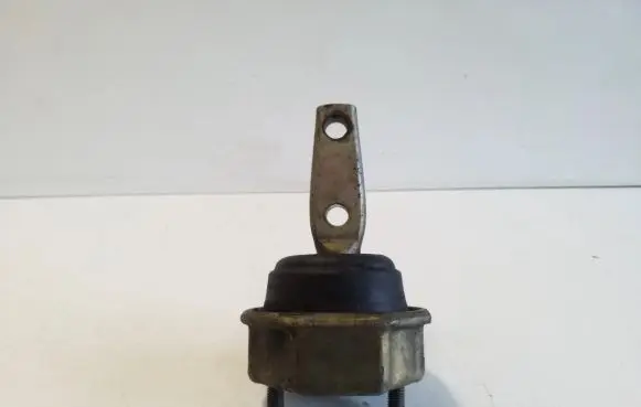 Volkswagen Transporter - Caravelle T4 Engine mount bracket 700399107A