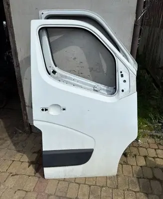 Nissan NV400 Front door