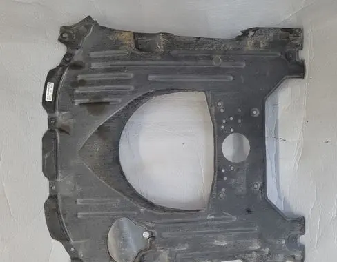 Chrysler Pacifica Engine splash shield/under tray 68429316AA