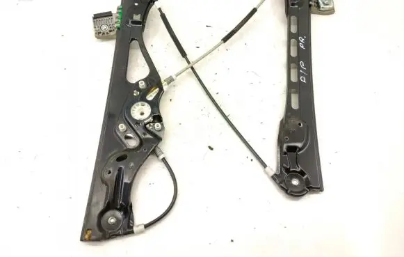 Mercedes-Benz E W211 Front door electric window regulator 2117200246 2117200446