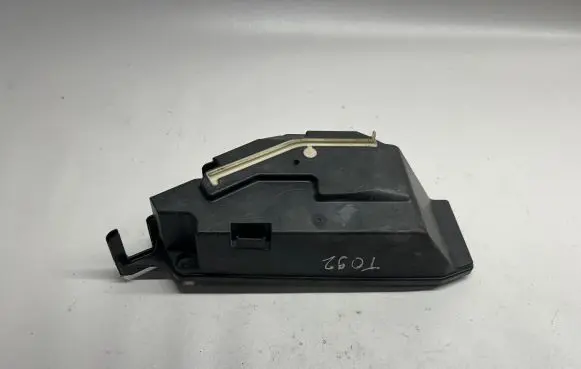 BMW 2 F45 Fuse box cover 8581751