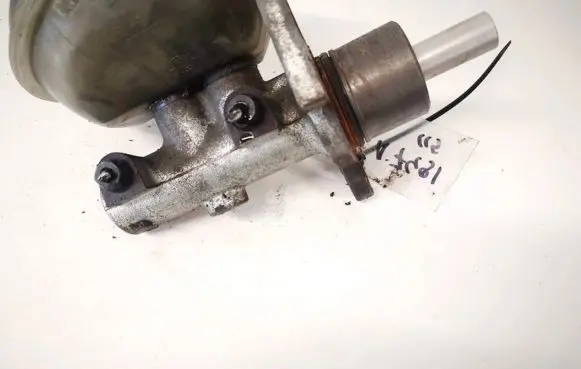 Master brake cylinder