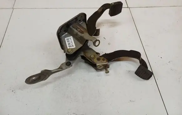 Peugeot 206 Brake pedal 1692002 20924D1