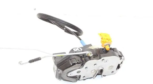 Opel Mokka Coupe door lock (next to the handle) 13579519