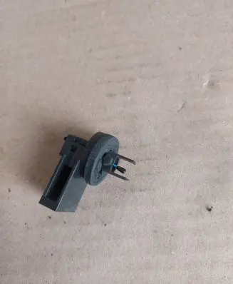 Audi A4 S4 B5 8D Interior temperature sensor 1H0907543A 750400