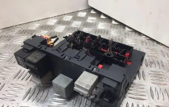 Audi A3 S3 8P Comfort/convenience module 8P0907279C 11053