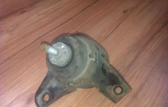 Ford Mondeo MK I Engine mount bracket 95bb6038ab