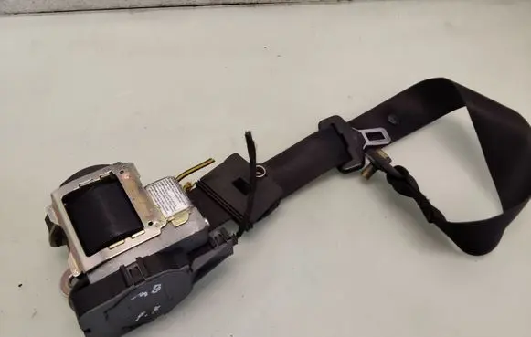 Mercedes-Benz E W210 Front seatbelt 2018680222