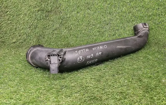 Volkswagen Jetta VI Intercooler hose/pipe 04E145673G 04E906051