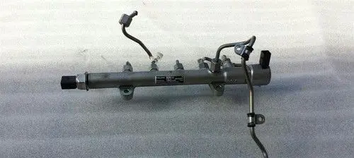 Mercedes-Benz E W212 Fuel injector supply line/pipe A6510700595